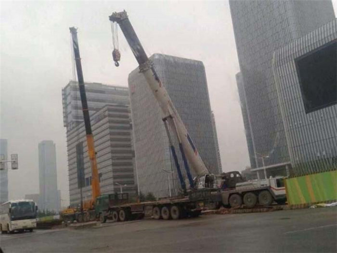 朔城区“自动找平”—— 吊车的 “平地神器” 技术